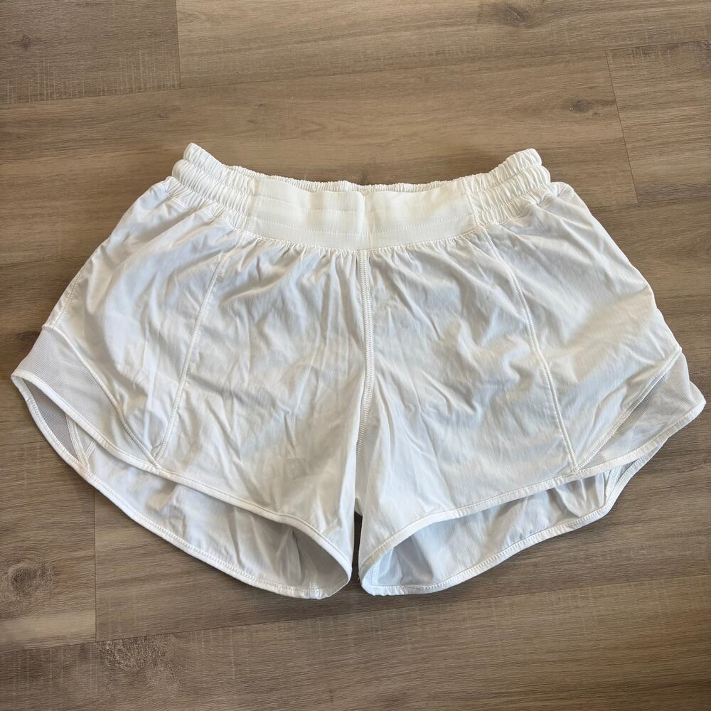 Lululemon White Hotty Hot Short II Long 4" Women Size 6